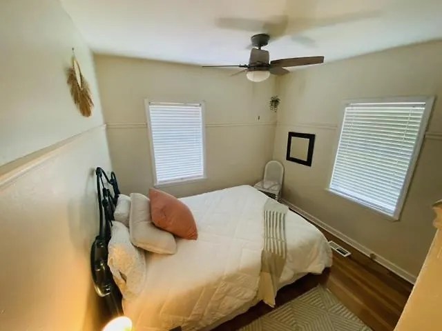 Ferienhaus Midtown Cottage- Walk To Whole Foods *