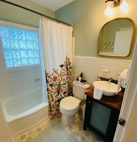 Ferienhaus Midtown Cottage- Walk To Whole Foods