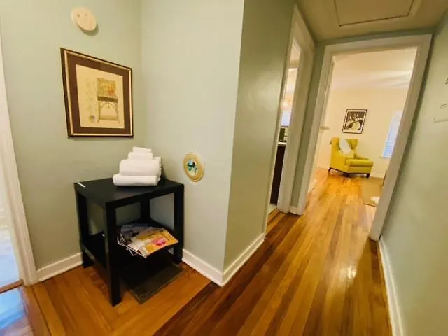 Ferienhaus Midtown Cottage- Walk To Whole Foods